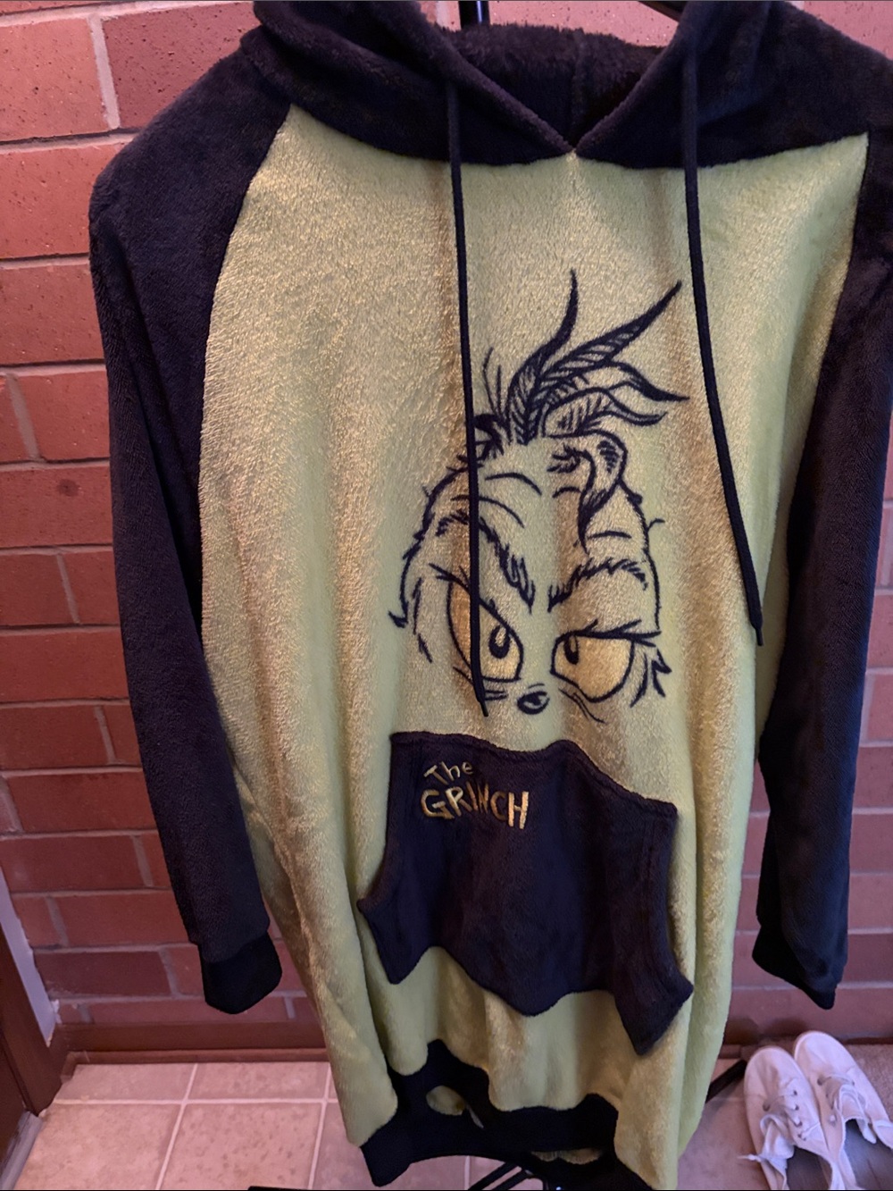 The Grinch Women's Plush fits more like a largeCrewneck Hoodie - Green/Black